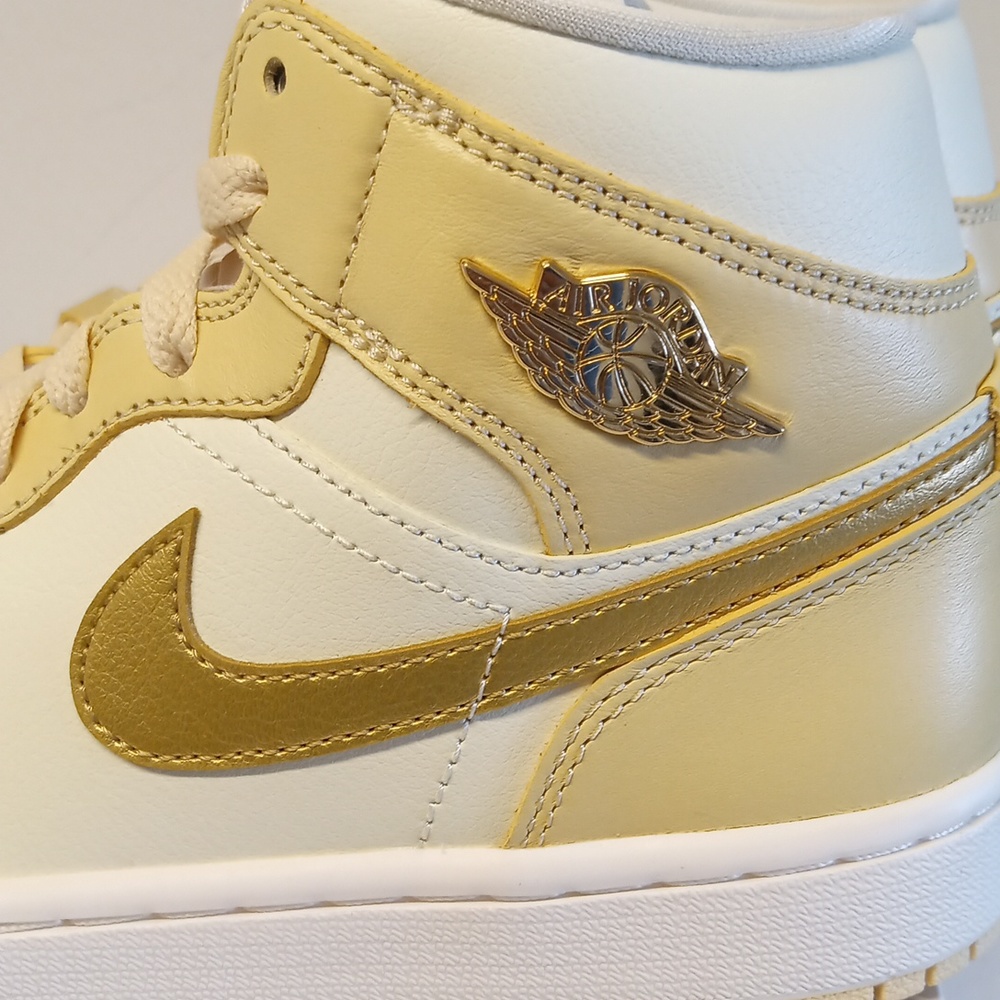 WMNS AIR JORDAN 1 MID SE (7.5W) - Picture 6 of 14